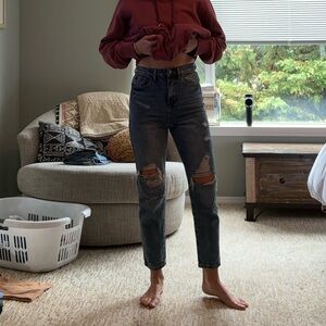 High rise distressed “mom” Jean